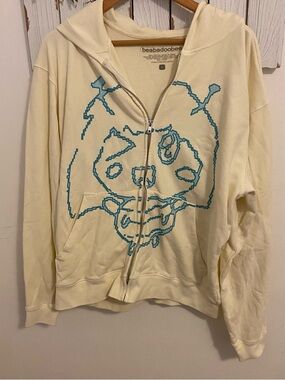 Beabadoobee Zip-Up Hoodie with Blue Graphic radvxz